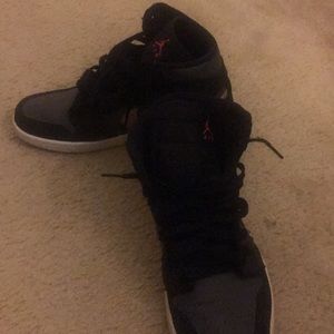 Air Jordan 1 comes with box